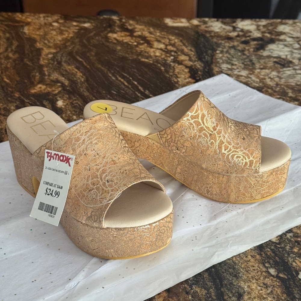 Beach by Matisse Platform - Picture 9 of 10